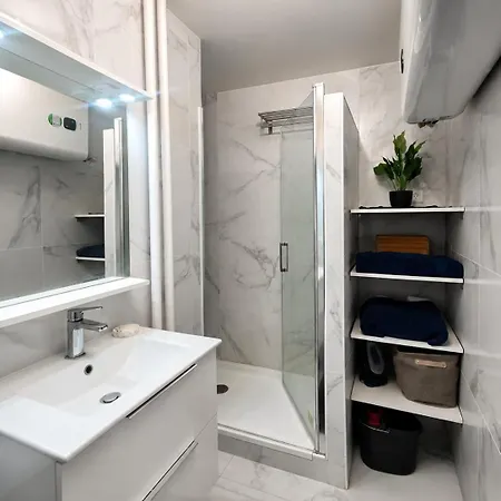 Spacious 56m For 5 Peoples And 5 Min From The Subway Apartment *